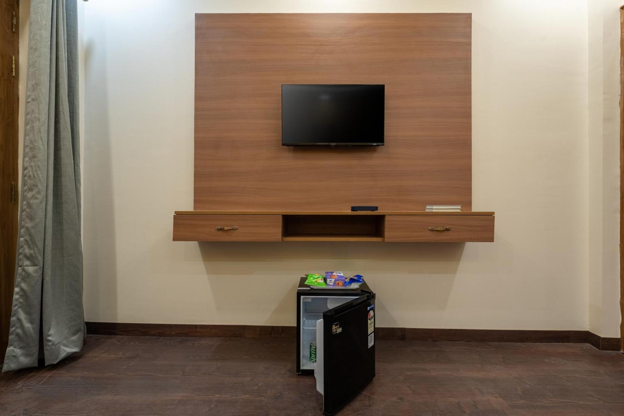 Lime Tree Hotel & One Bhk Serviced Apartment Noida - Sector 50 Metro Zewnętrze zdjęcie