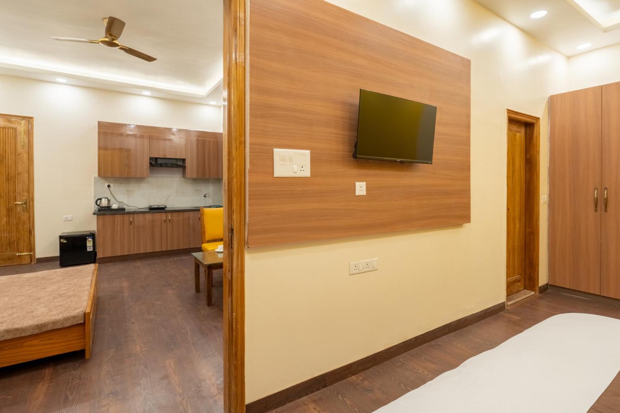 Lime Tree Hotel & One Bhk Serviced Apartment Noida - Sector 50 Metro Zewnętrze zdjęcie