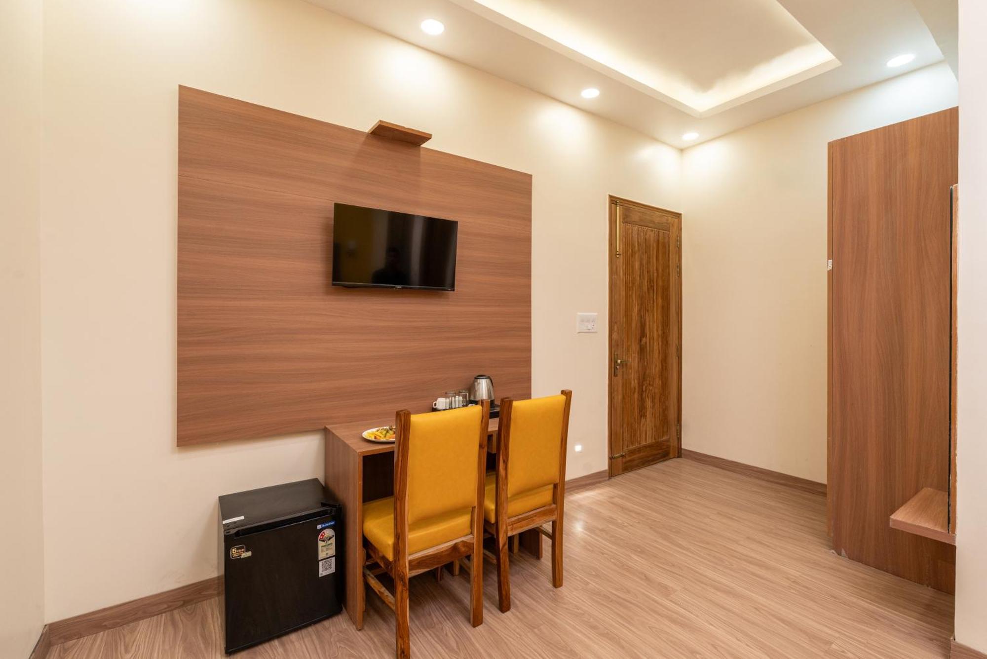 Lime Tree Hotel & One Bhk Serviced Apartment Noida - Sector 50 Metro Zewnętrze zdjęcie